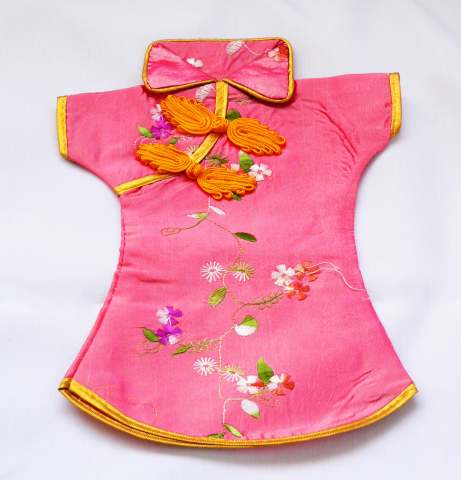 Wine Bottle Cover - Figurine - Pink Cheongsam